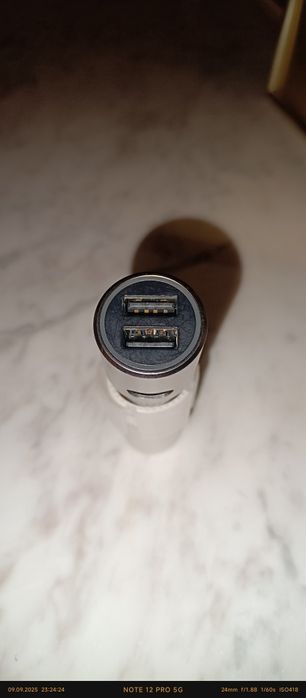 Зарядно за телефон от автомобил