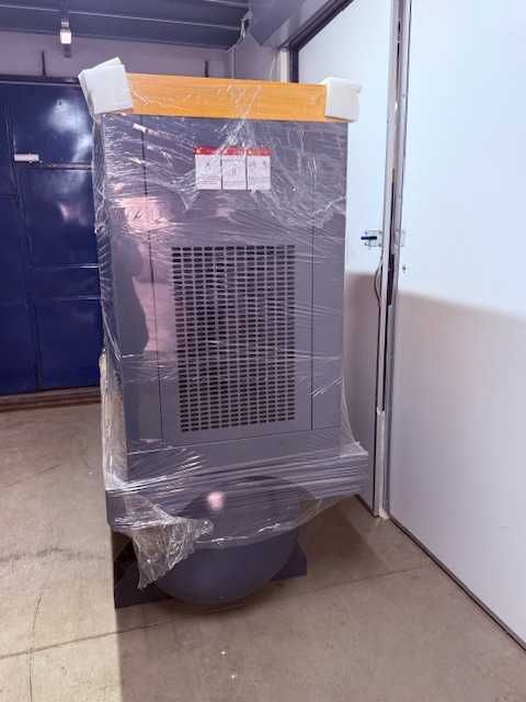 Compresor Aer profesional cu surub + uscator de aer