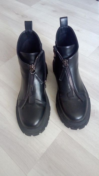 Продам женские ботинки. Новые.