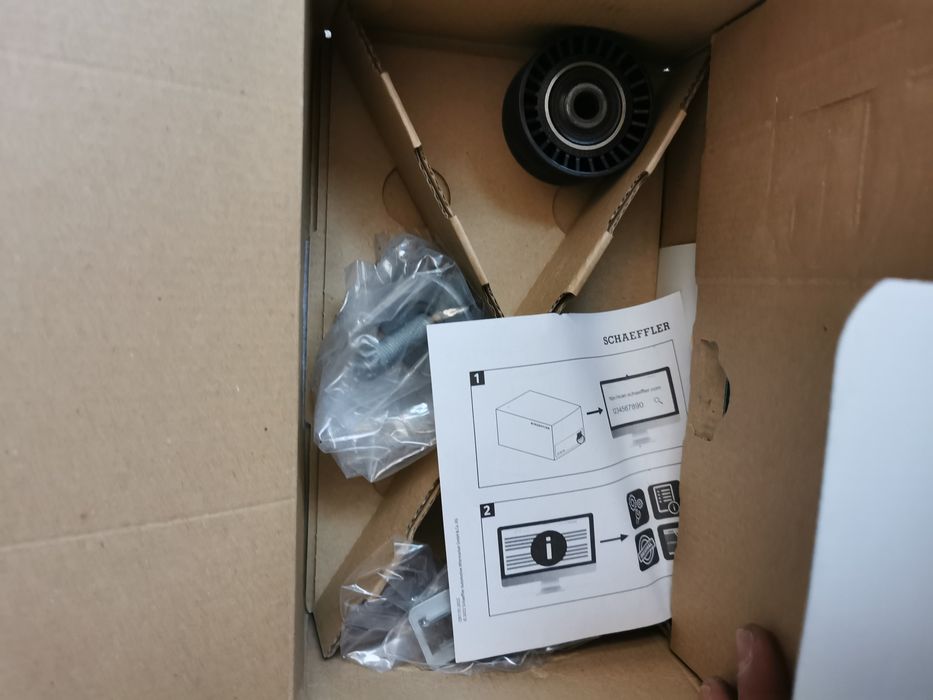 Накладки+комплект водна помпа, ангренажен ремък и ролки за Мазда 3