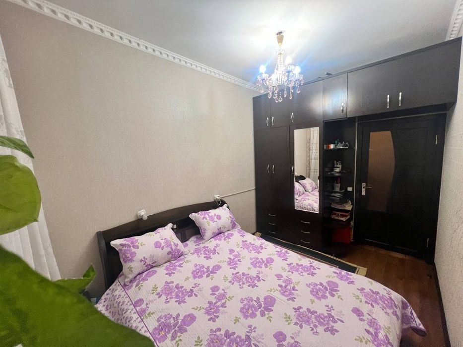 Продаётся 3 комнатная квартира М.Улугбекский Район Массив Феруза