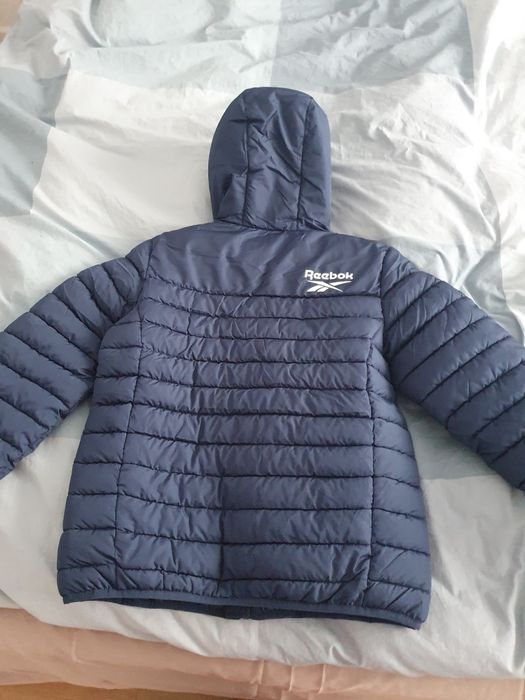 Geaca Reebok cu eticheta