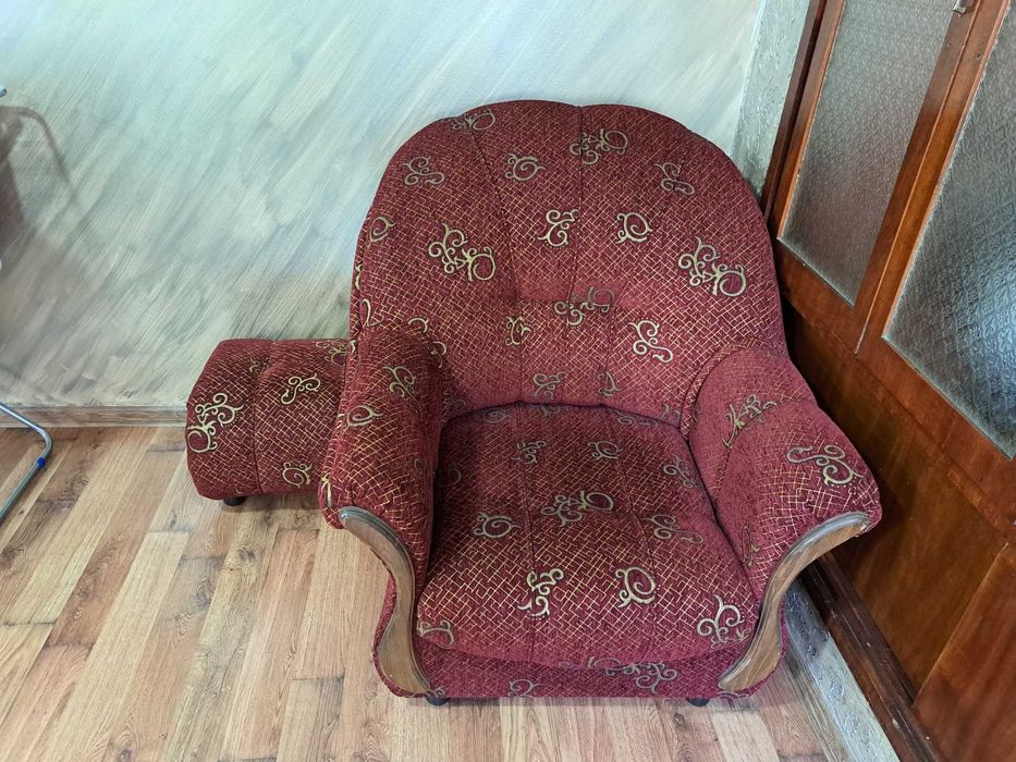 Диван,2 фотьойла,2табуретки