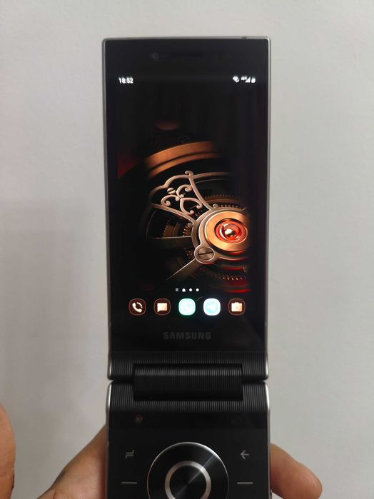Samsung w2019 silver 256gb