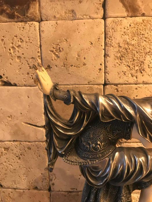 Продавам статуетки