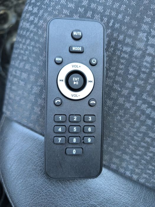 Мултимедия / Трансмитер таблет за кола