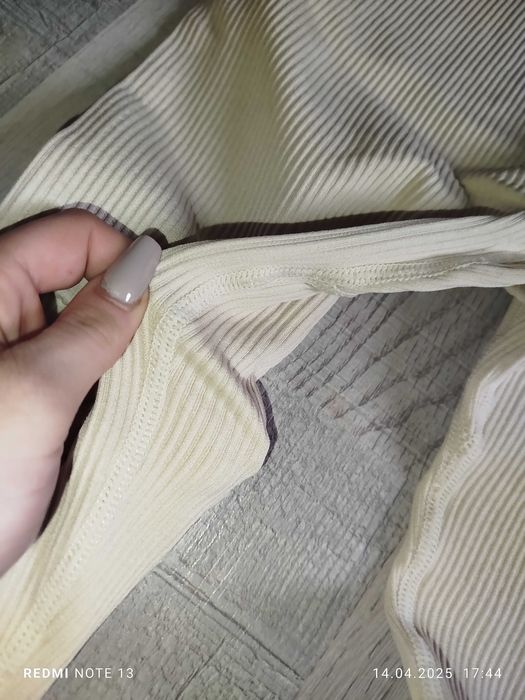 Дамски рипсен клин оформящ дупето.