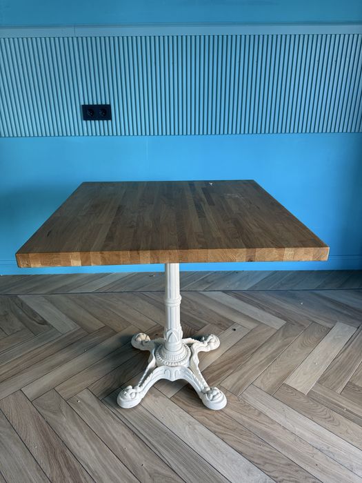 Стол, стулья, диван все для кафе