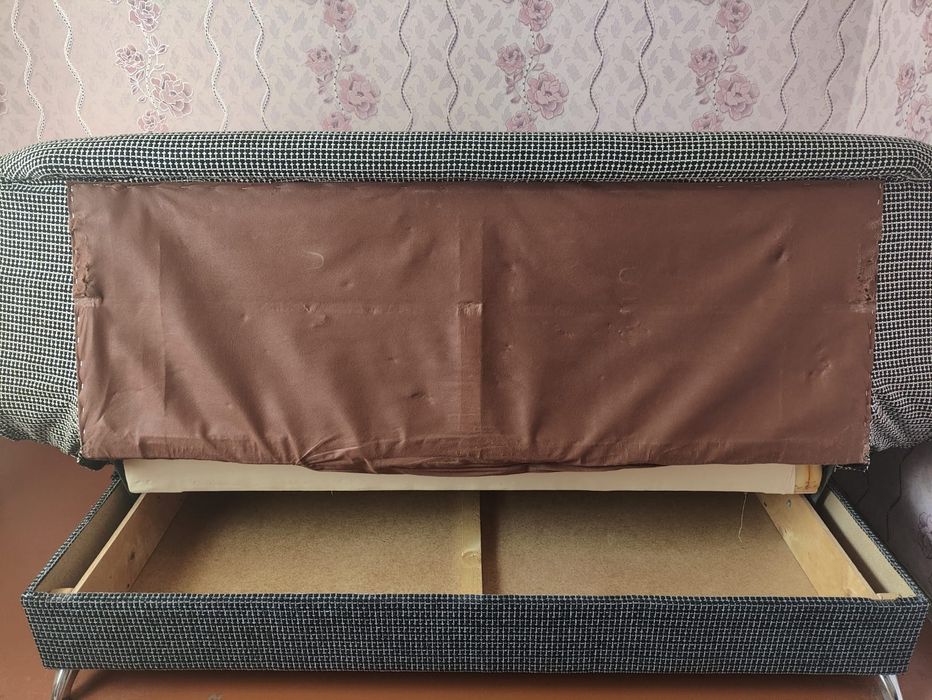 Продам диван в хорошем состоянии.