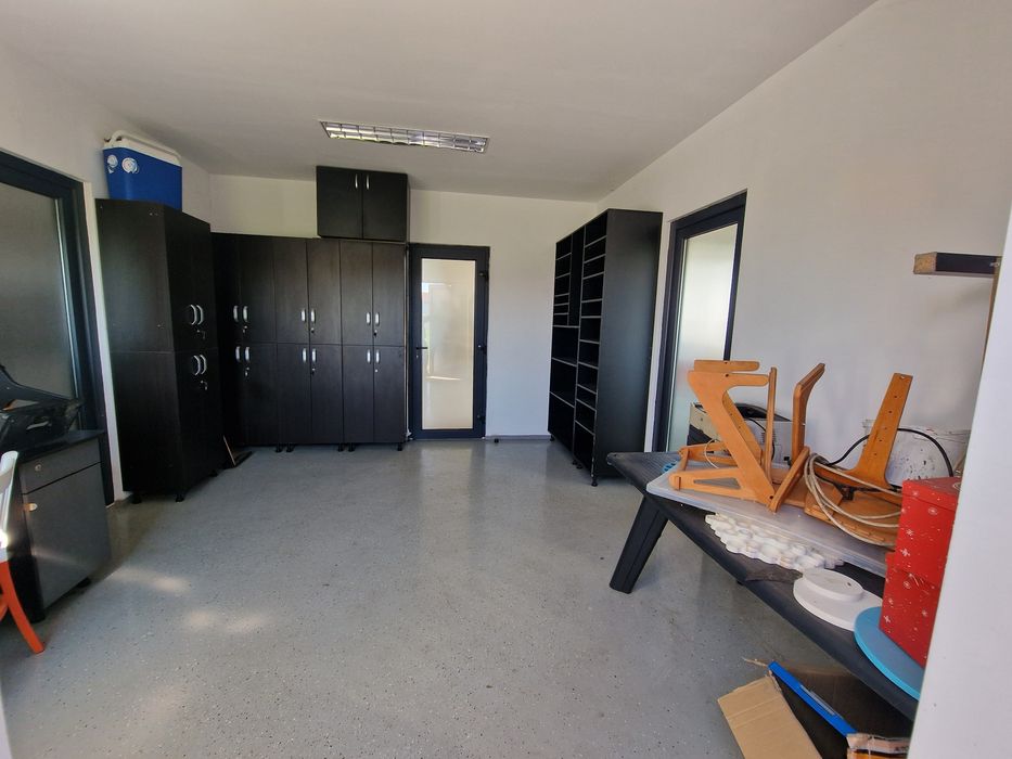 Inchiriez hala de lucru izolata 392mp 1500 euro+Tva