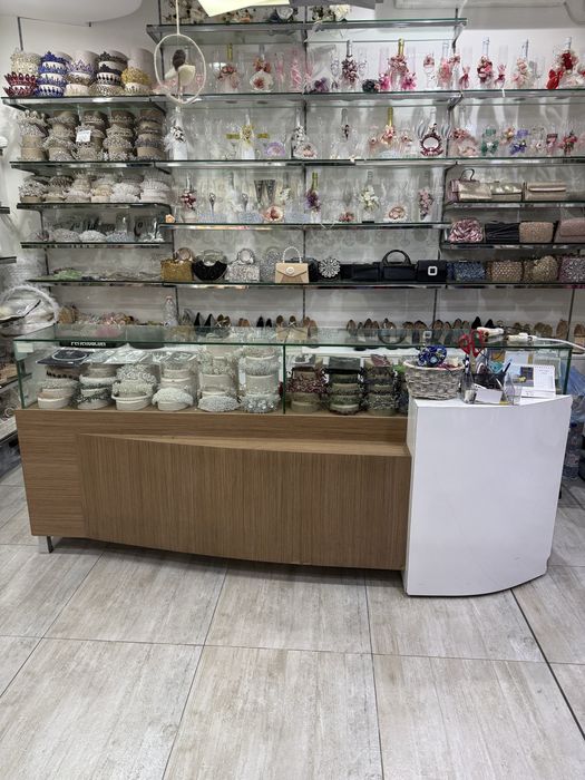 Обзавеждане за магазин за дрехи