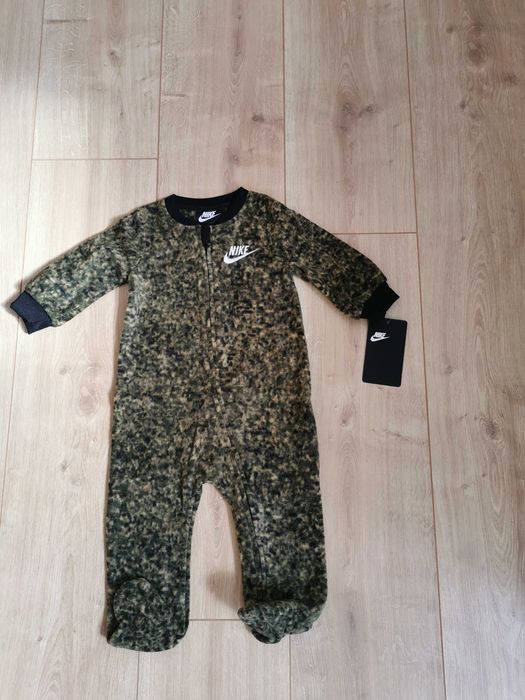 Плюшени ромпъри на nike