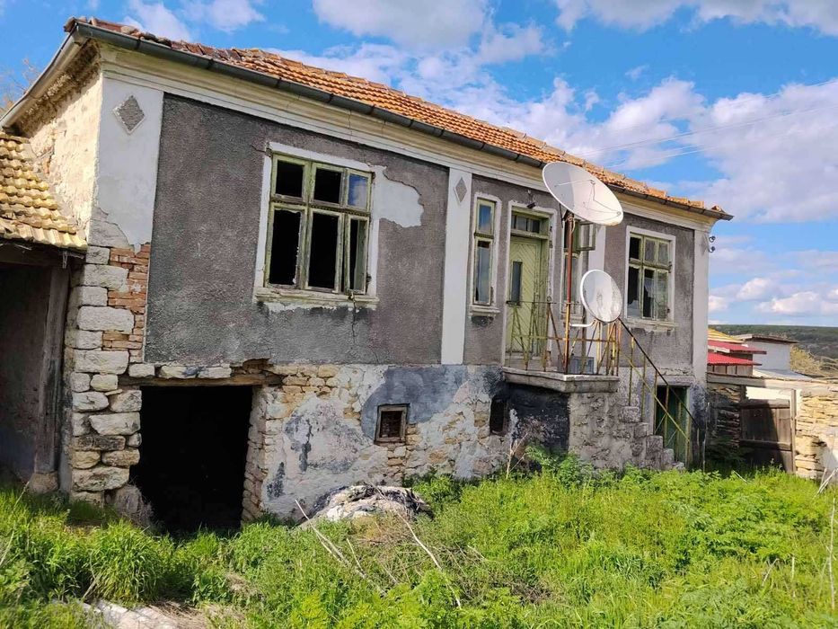 Продавам къща с.Ботево