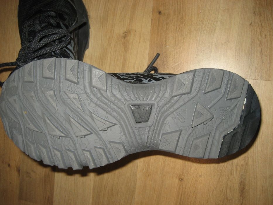 Lowa Sirkos GTX, Asics Gel Sonoma 3 Gore-tex