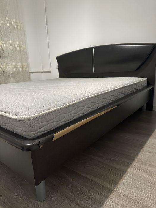 Продам кровать с матрасом 180*200