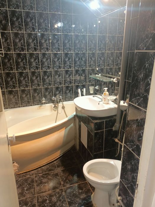 Închiriez apartament cu trei camere în Turda