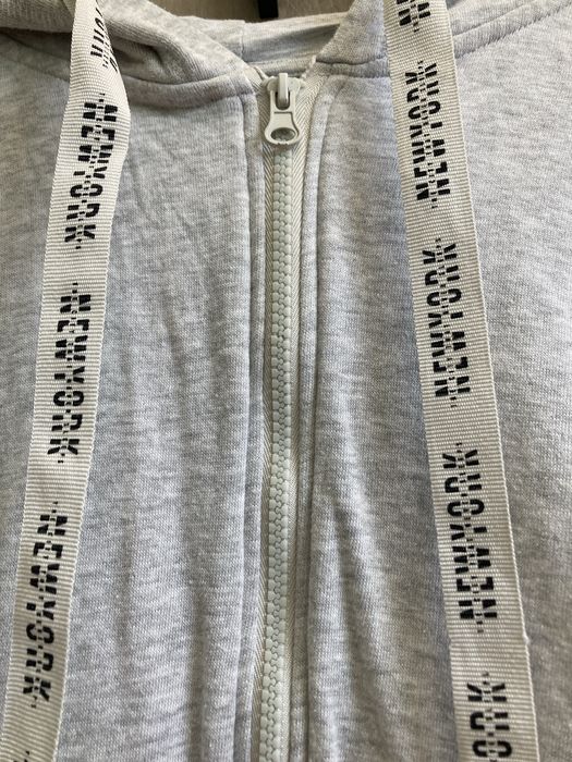 Черен и сив суитшърт с връзки