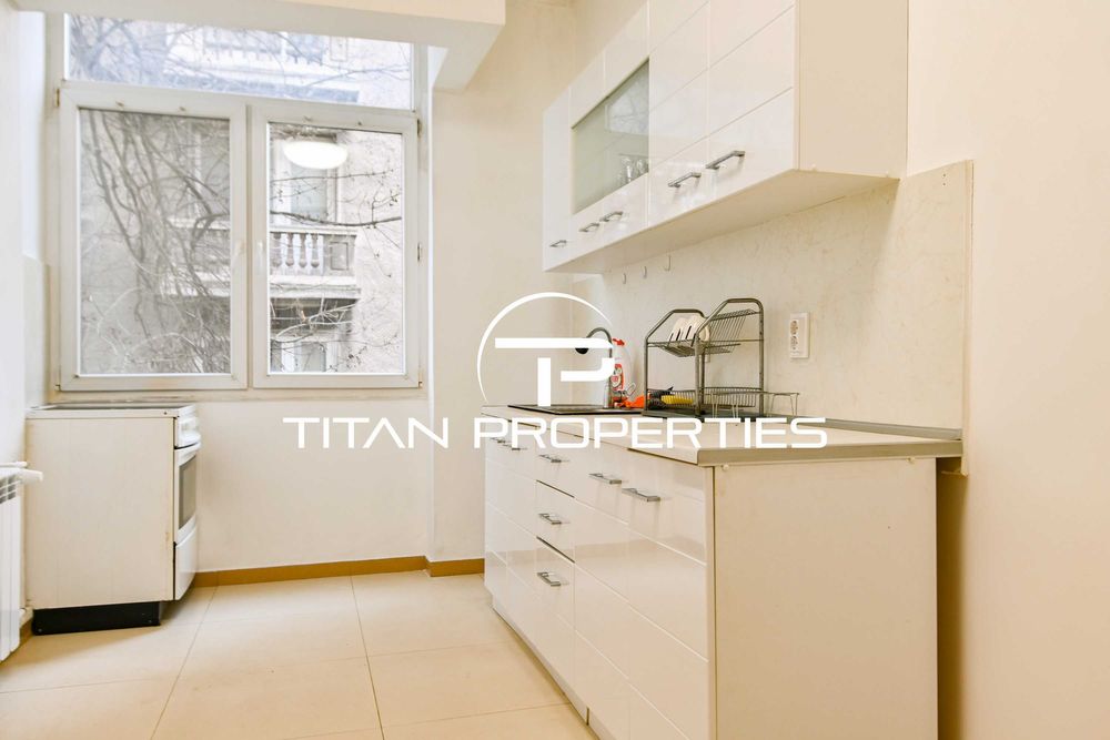 Дава се под наем Тристаен апартамент в София, Център - 85 кв.м за 850 € - Снимка #1