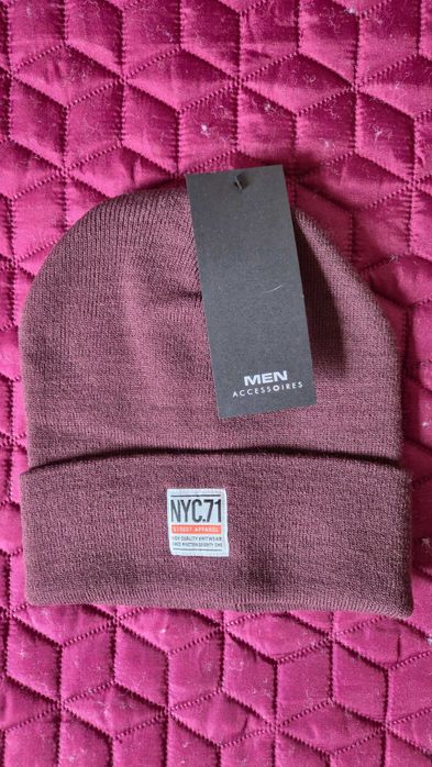 Зимна шапка New Yorker