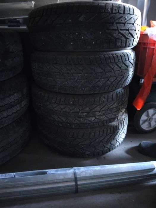 Шины на 16 и на 17 три комплекта.