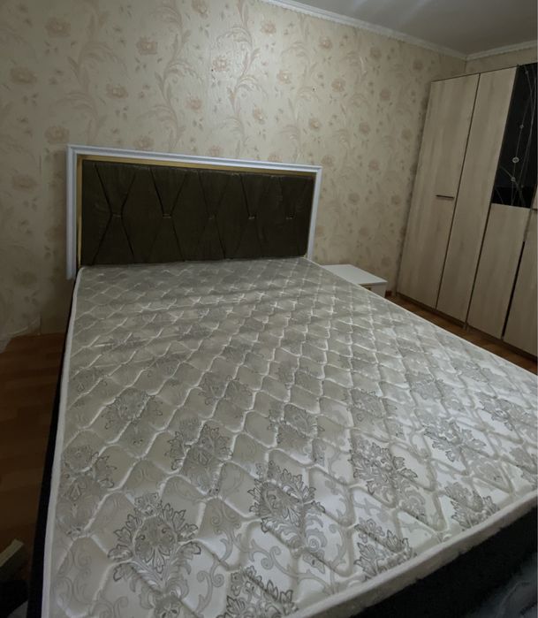 Двуспальная кровать