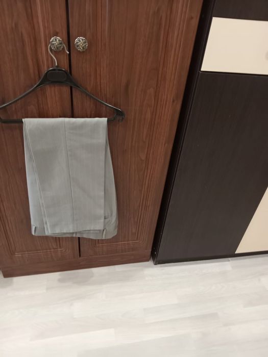 Мужской серый костюм