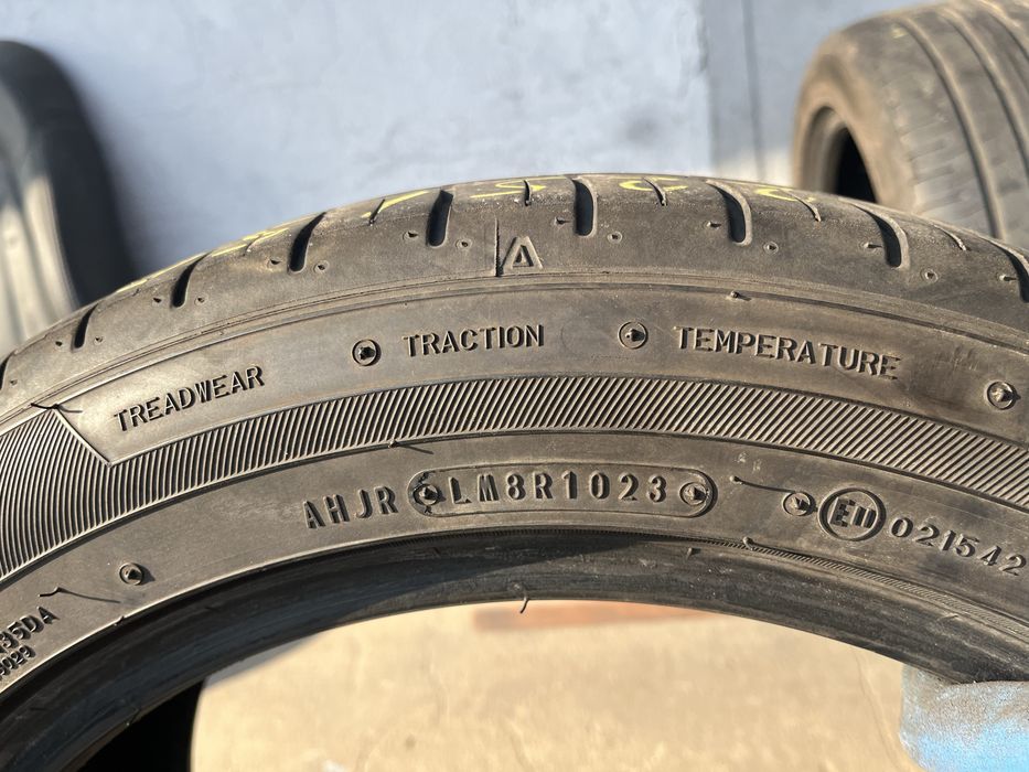 2 бр. летни гуми 225/50/17 Falken DOT 1023 4,5/5 mm