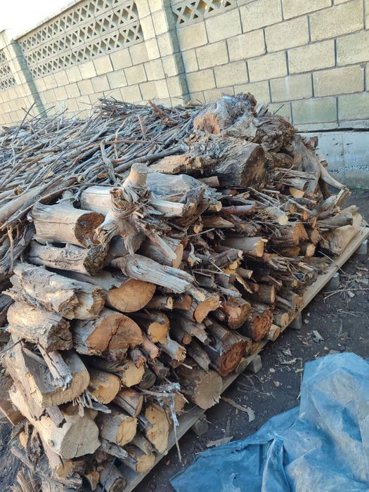 Дрова для топки дома или бани