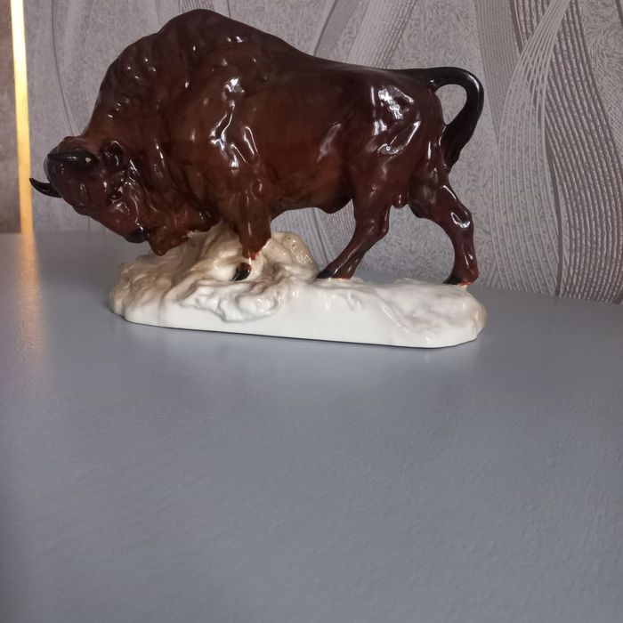 Статуэтка зубр фарфор