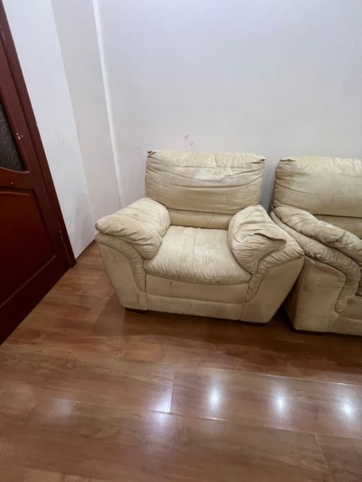 Диван б/у продам цвет беж можете