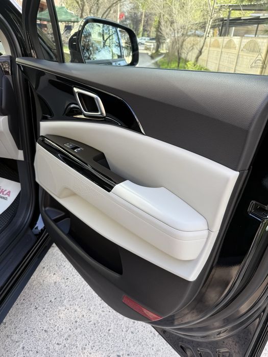 Kia Carnival Luxe 2023/25 Yengi