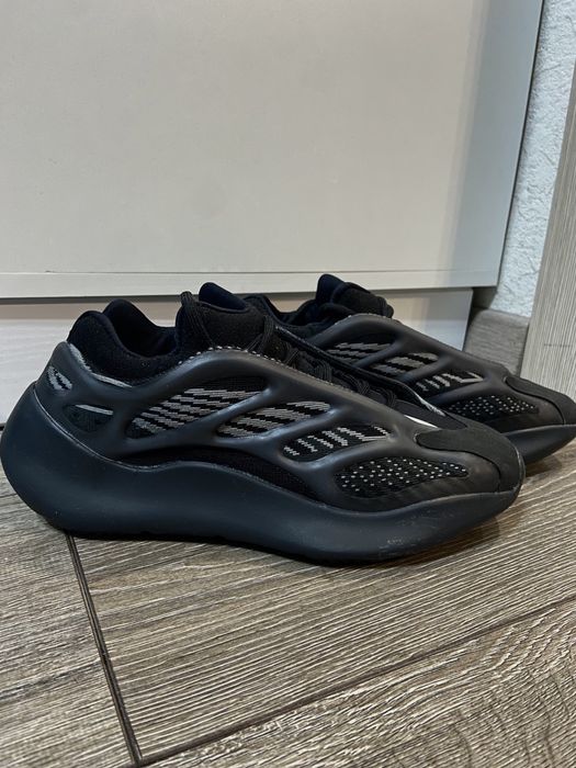 Кроссовки Adidas Yeezy 700