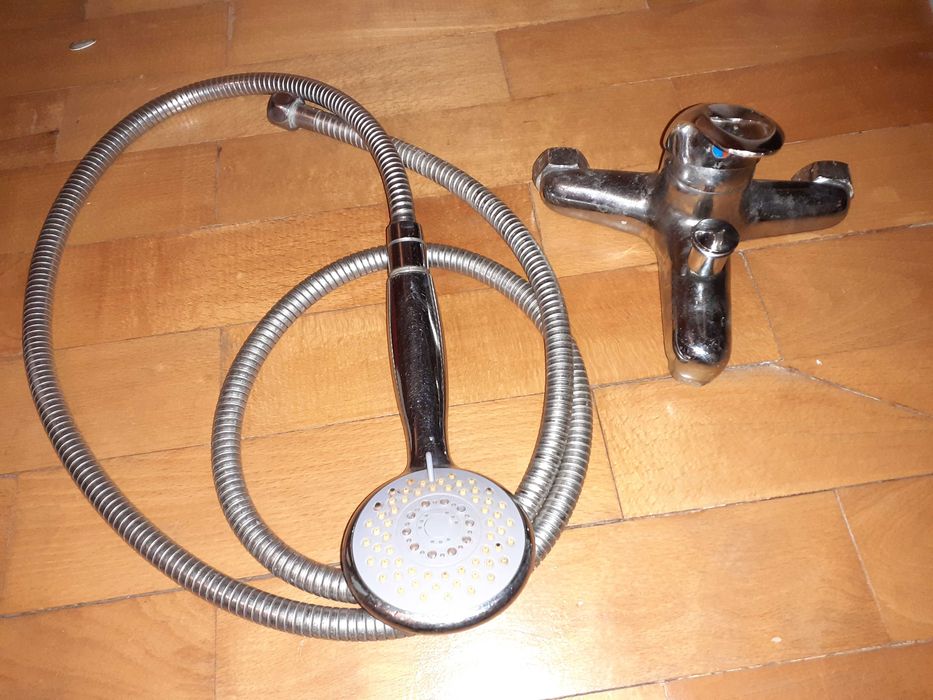 Baterie de duș pentru cadă cu furtun de duș
