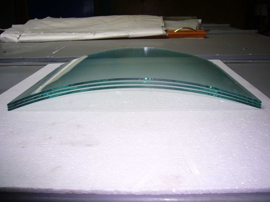 Гнутое стекло для холодильника витрины