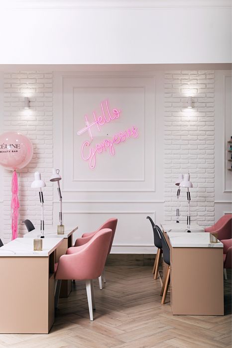 Маникюрный стол