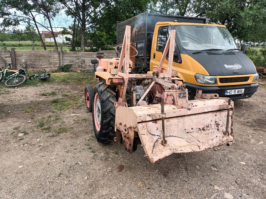 Vând tractor cu freză în stare de funcționare
