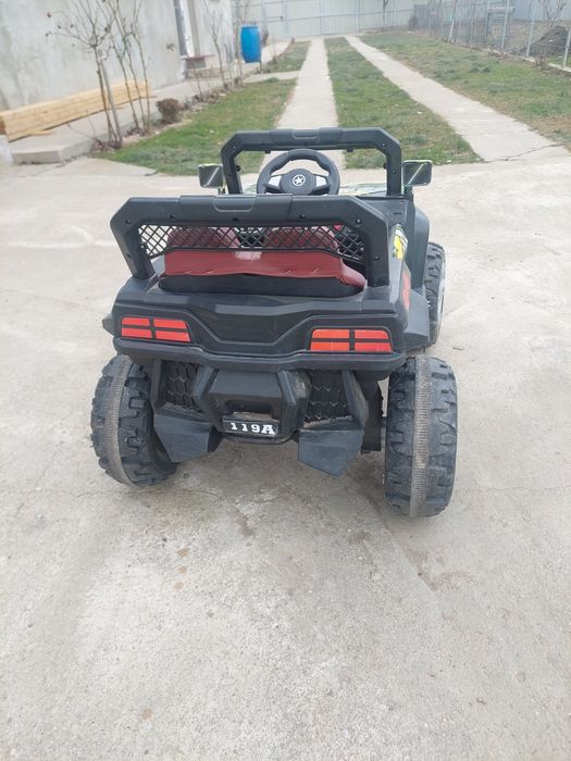Masinuta electrica  pentru copii 4x4