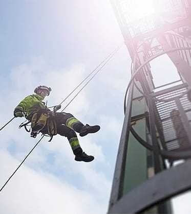 Servicii profesionale de alpinism utilitar–experiență la înălțime