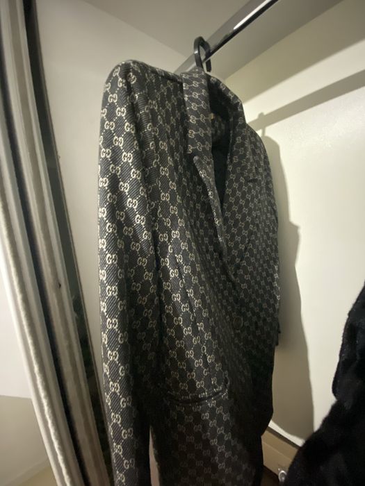 Костюм 12 000 срочно