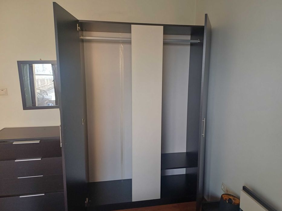 Продавам комплект за спалня: гардероб, легло комплект , нощни шкафчета