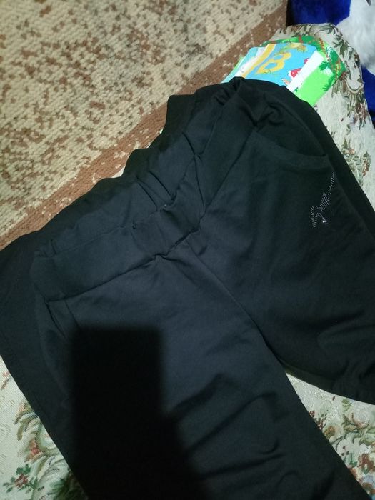 Женские брюки, платье чёрное, джинсы