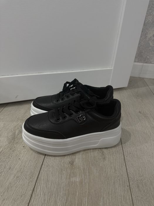 Крассовки черные новые