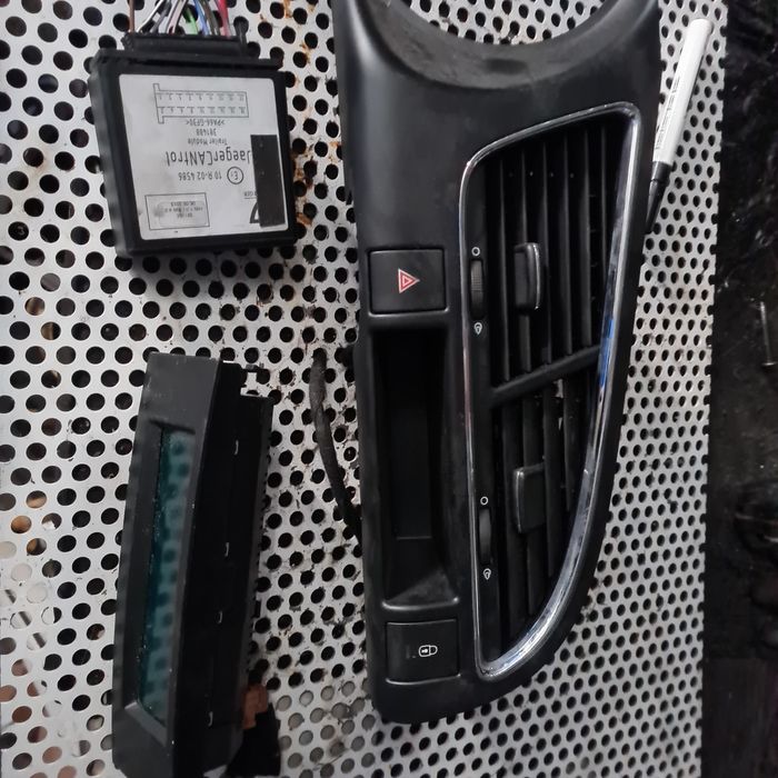 Grila aerisire cu buton avarii,modul remorcare peugeot 3008