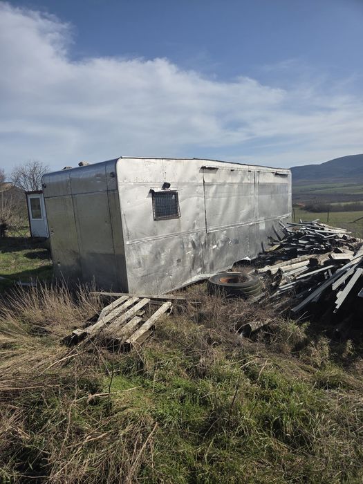 Продавам каравана