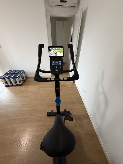 Bicicletă de apartament DOMYOS conectată și auto-alimentată EB900