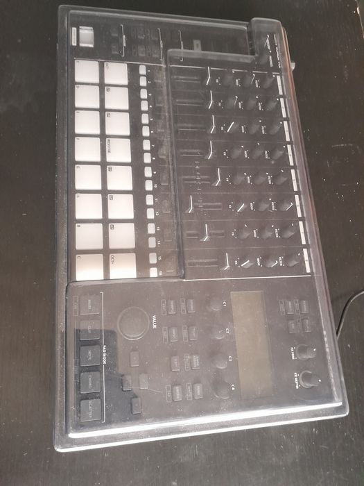Roland mc-707 

Vân