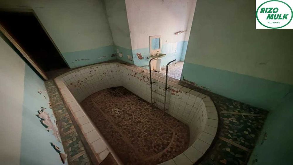 Назарбек Харакатда файзли ховли сотилади. NR494/37