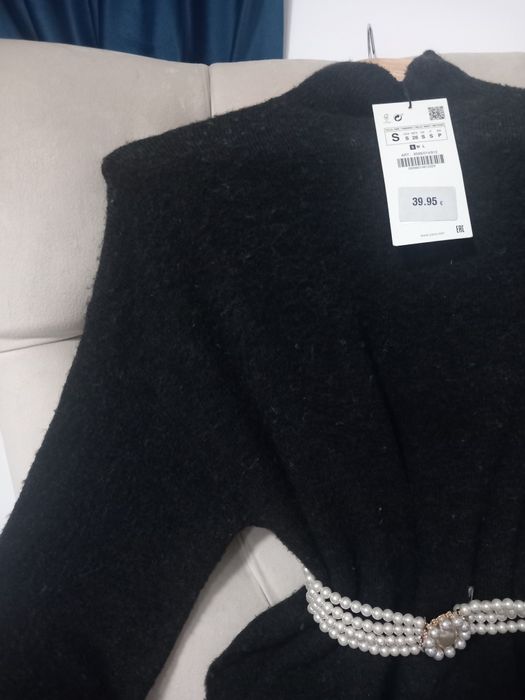 Pulover lung asimetric cu lână mărimea S negru pufos Zara