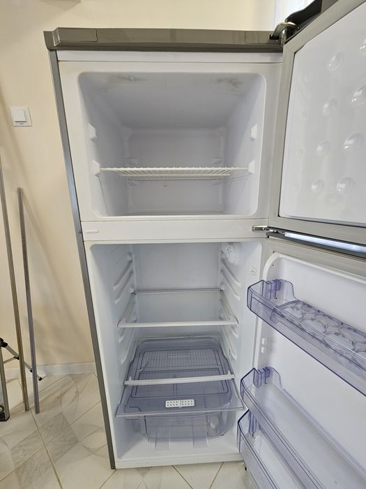 Хладилник BEKO h-150 см.