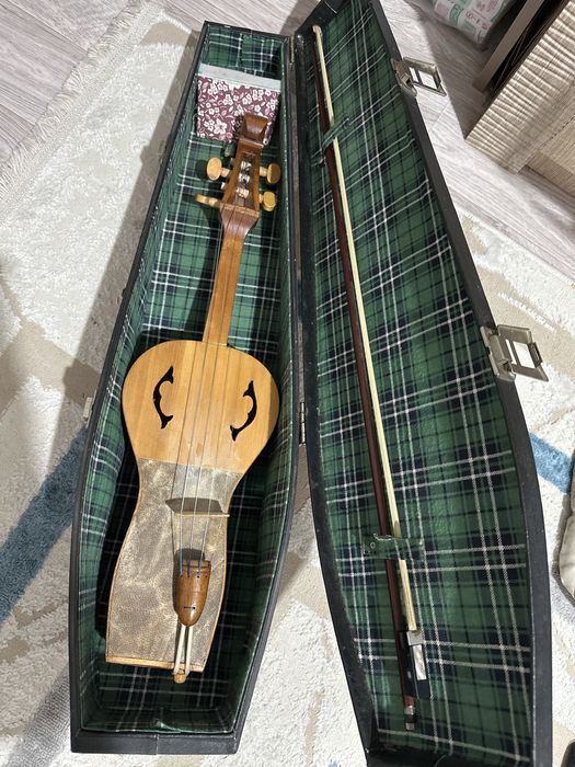 Қобыз сатылады.